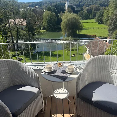 Pavi River Estate Krka *